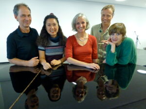 Das Ensemble (von links nach rechts): Bernhard Göttert, Naomi Nakayama, Regula Schwarzenbach, Dominik Burger, Letizia Firoenza